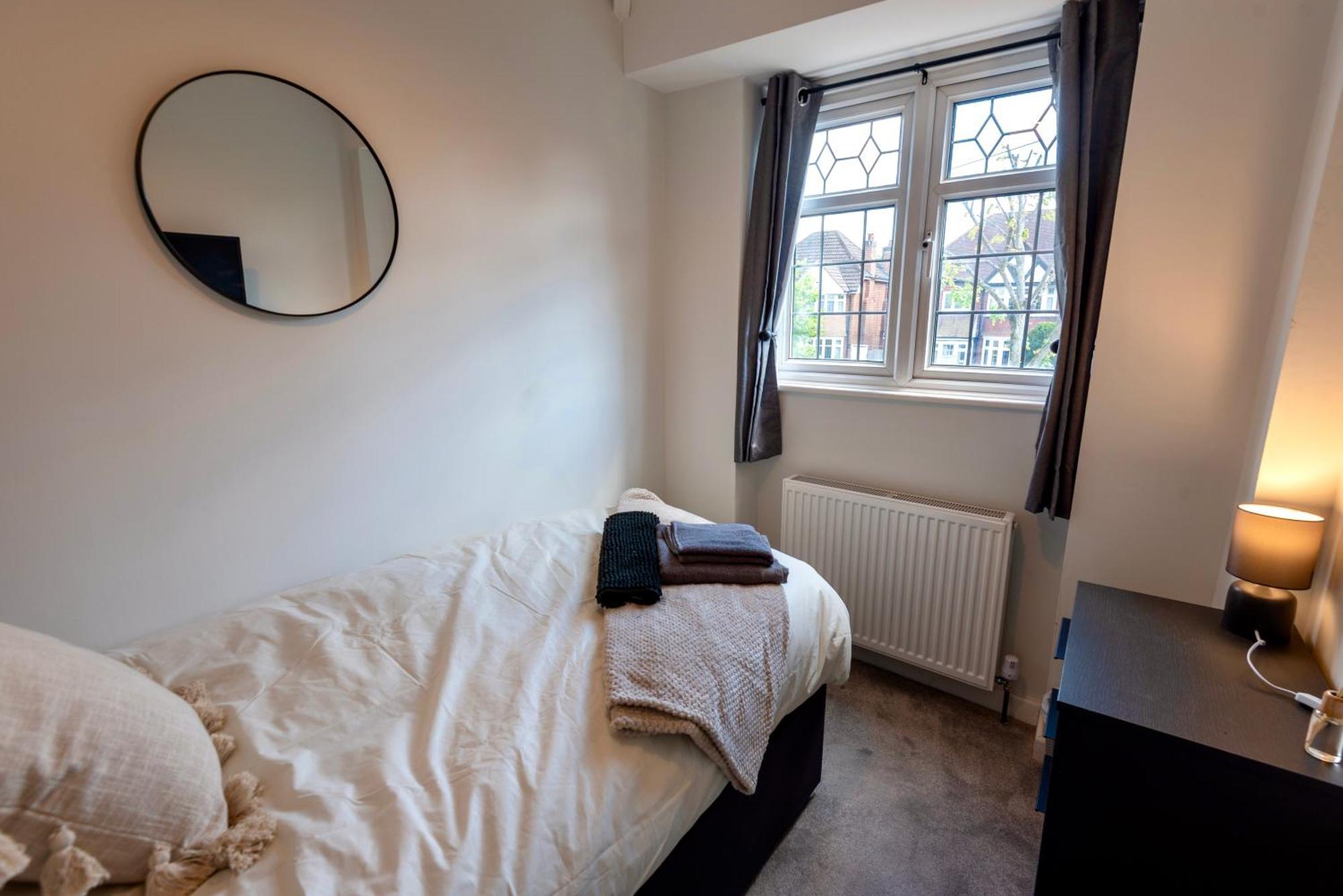 Single Room In Brand New 5 Bedroom Home BW Room 2 Solihull Eksteriør bilde